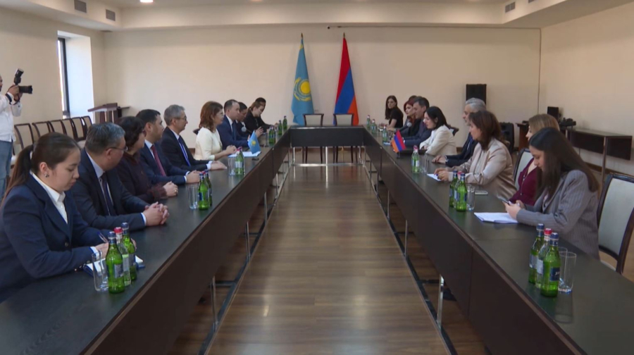 Гала-концерт, фильмы и книги Абая: как прошли Дни культуры Казахстана в Армении