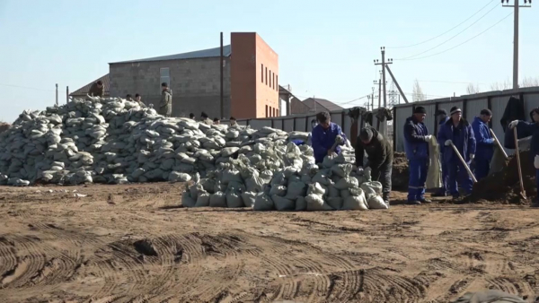 БҚО-да 2 мыңға жуық адам тасқынмен күресіп жатыр