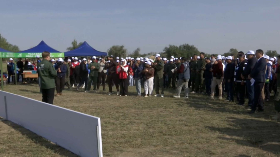 Еріктілер Алматы-Қызылорда тас жолының бойын қоқыстан тазартады