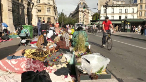 В Париже бездомные вышли на акцию протеста