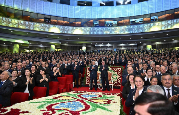 Токаев и Рахмон посетили торжественный концерт