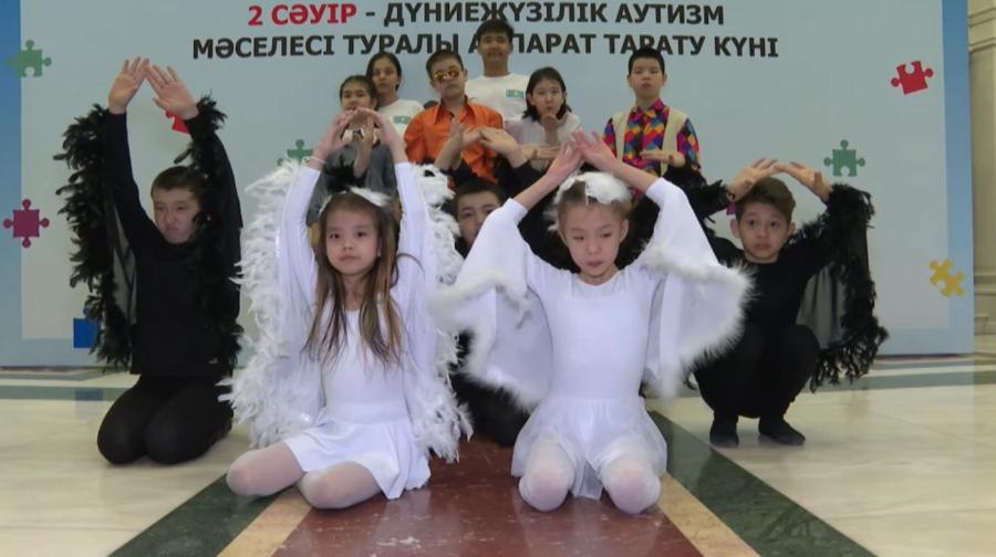 Елордада ерекше балалар өнер көрсетті