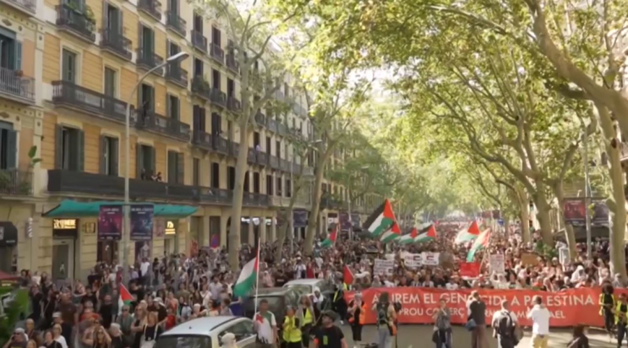 Барселонада 70 мың адам шеруге шықты