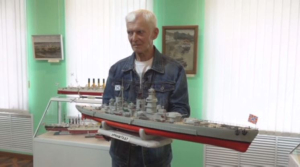 Петропавловец создаёт копии военных кораблей в миниатюре