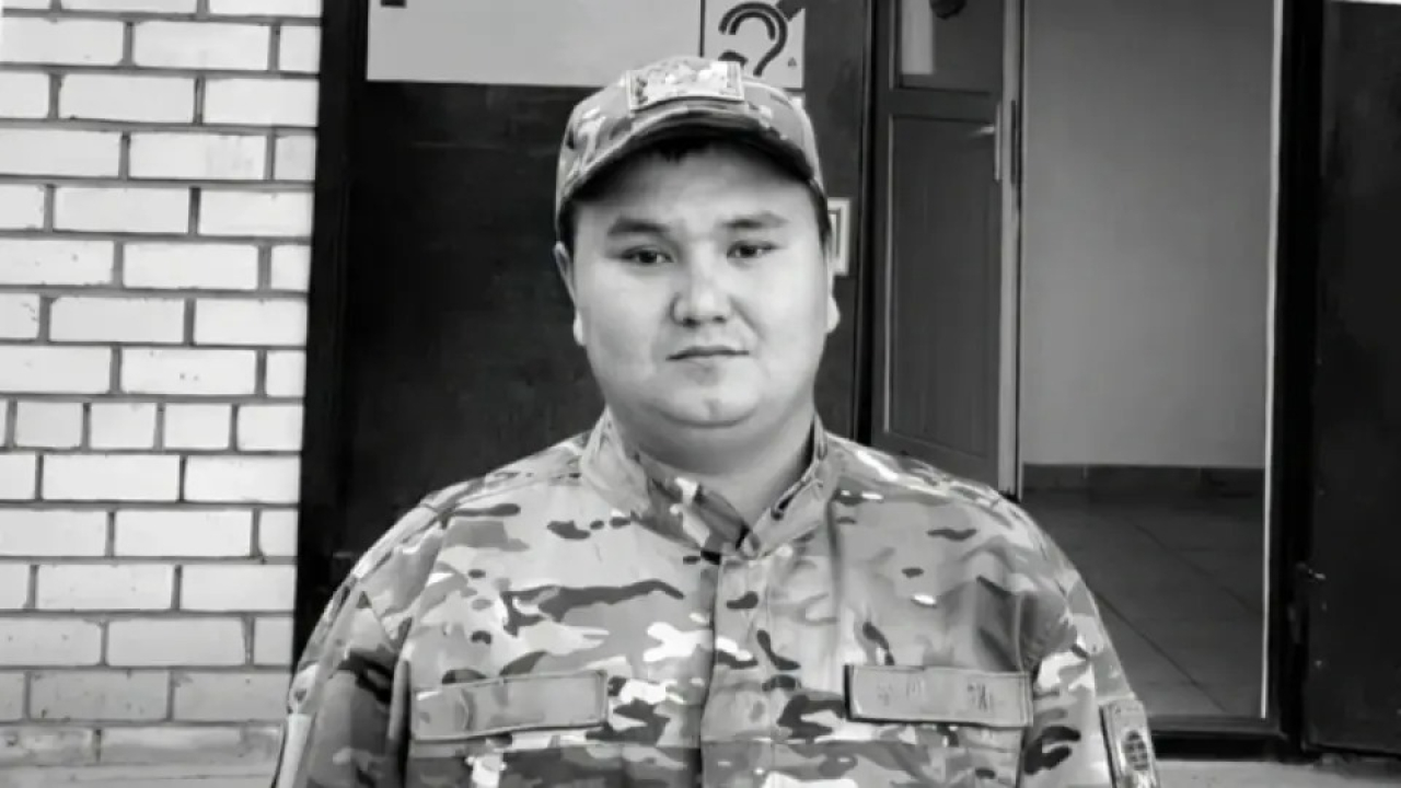 В ЗКО спасатель погиб под колёсами пожарной машины