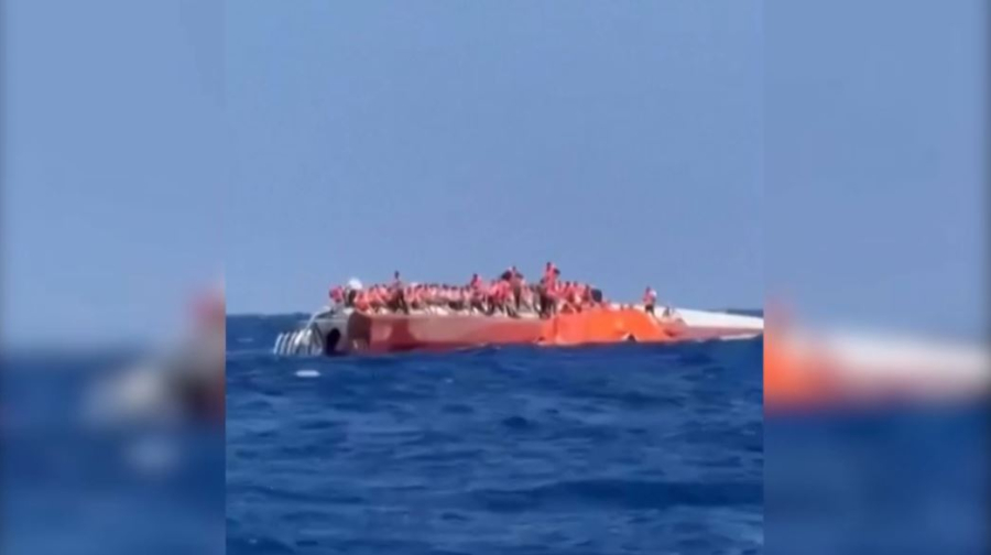 Судно перевернулось вблизи острова Кипр