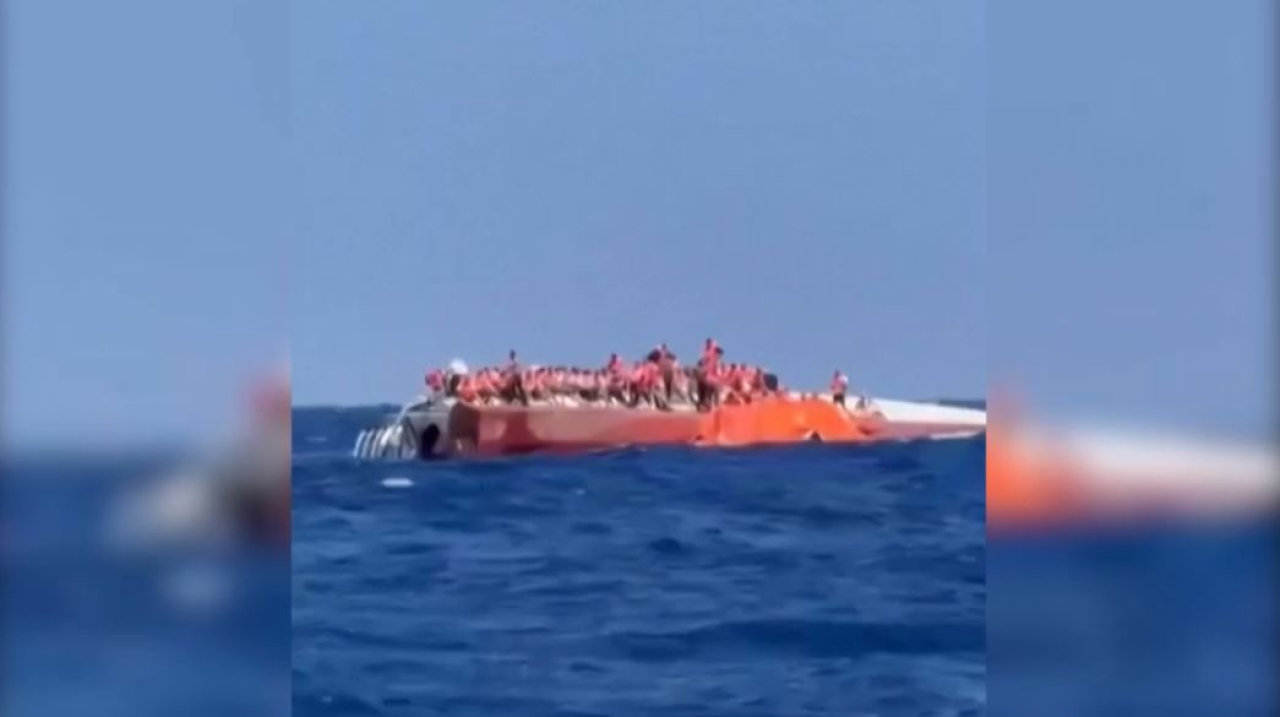 Судно перевернулось вблизи острова Кипр