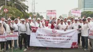 Акция протеста врачей и медсестер прошла в Индонезии