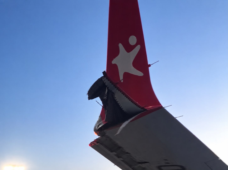 Boeing врезался в пожарную машину перед вылетом