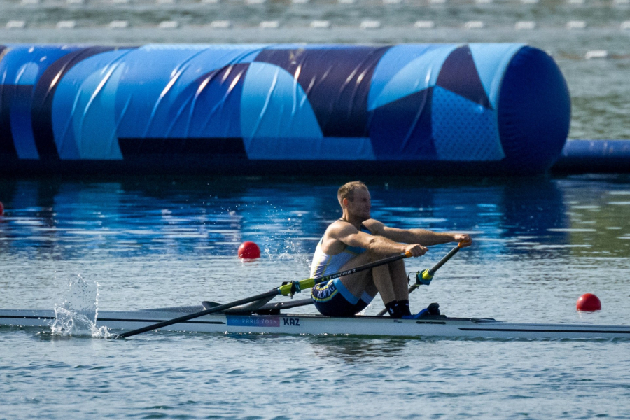 Казахстан завоевал три медали на международном турнире по академической гребле