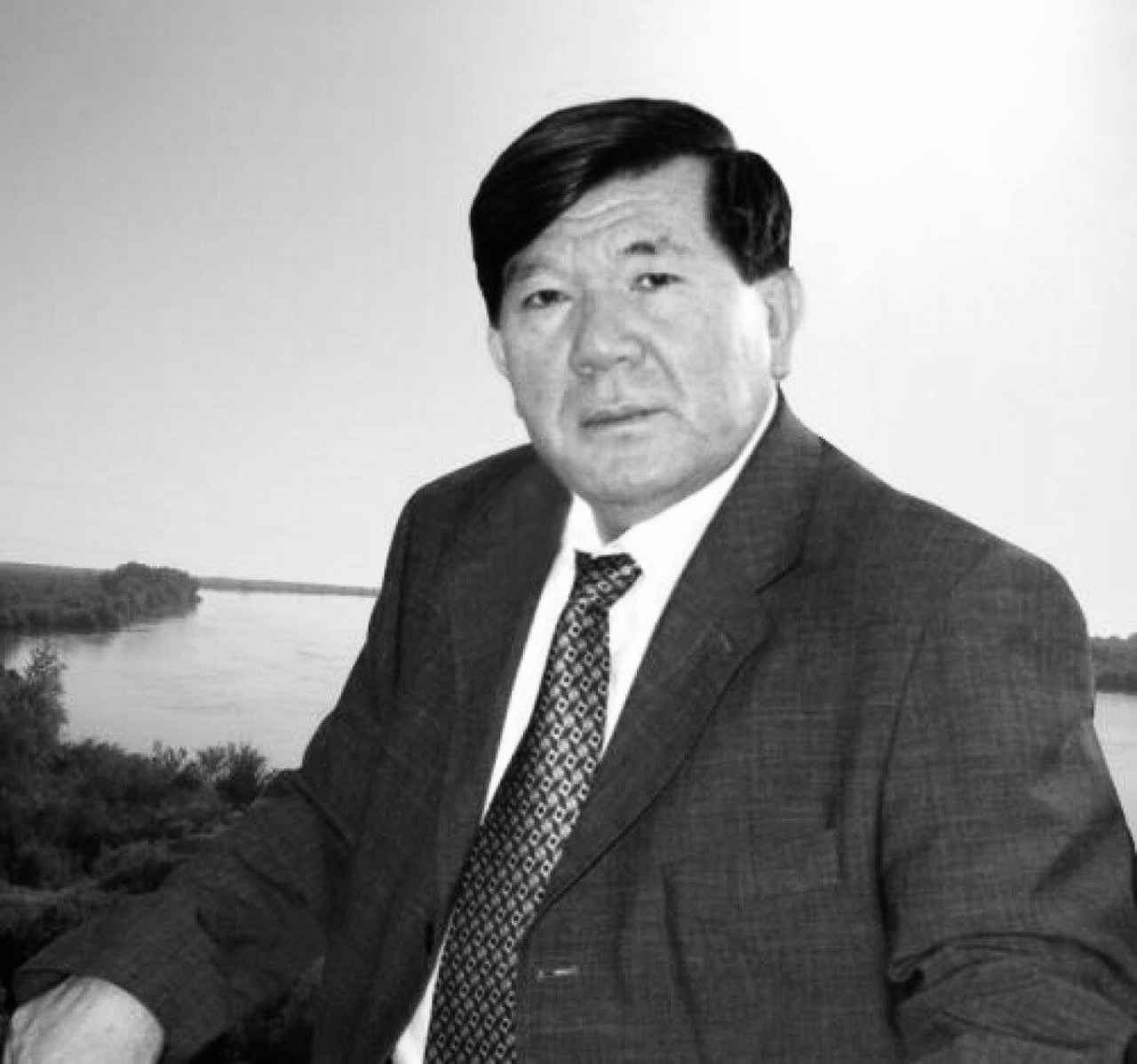 Мұхтар Шаханов дүниеден озды