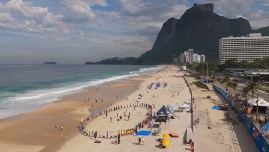 Активисты очистили пляжи Рио в честь Всемирного дня океанов