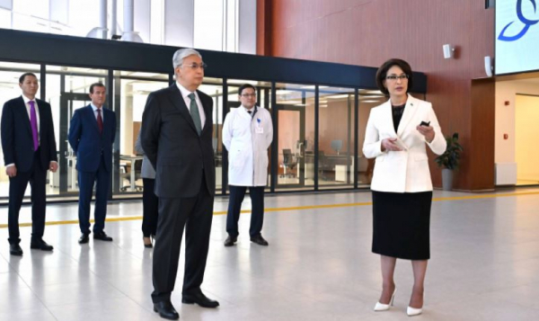 Мемлекет басшысы Ұлттық ғылыми онкология орталығының жаңа корпусын аралады