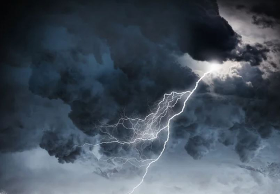 Грозу и град прогнозируют в Казахстане