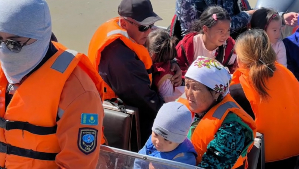 Паводки: из села Талдыколь эвакуировали уже более 100 человек