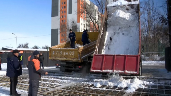 В Алматы растопили более 24 тысяч кубометров снега