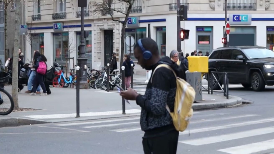 Франция может ограничить соцсети для детей