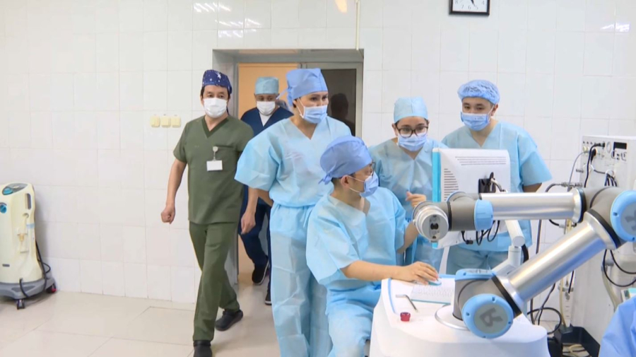 Елде миға операция жасайтын робот-хирург жұмысын бастамақ