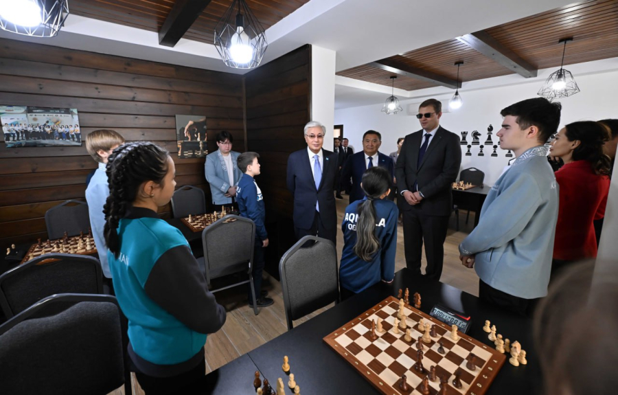 Глава государства посетил Дом шахмат