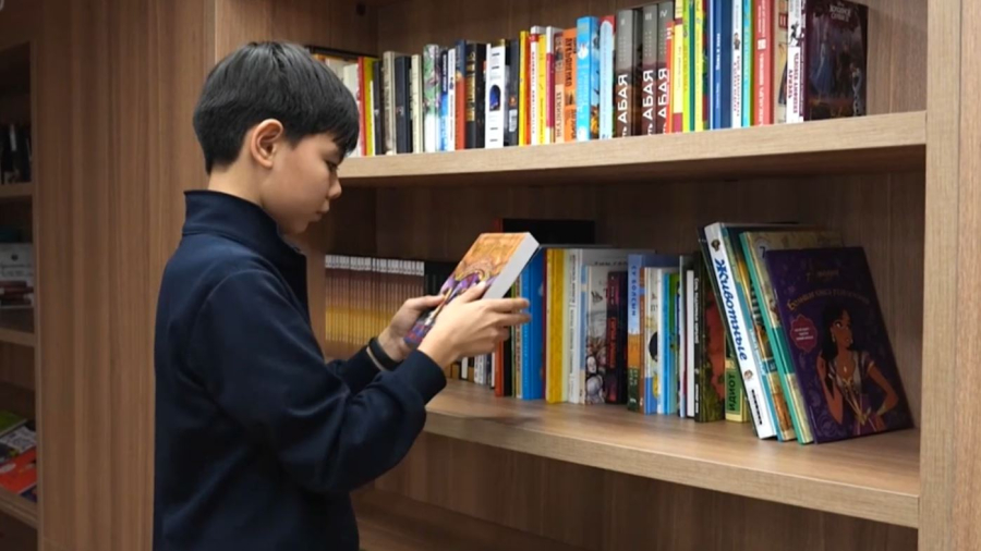 Шымкенттік кітапқұмар оқушы білімімен таңғалдырды