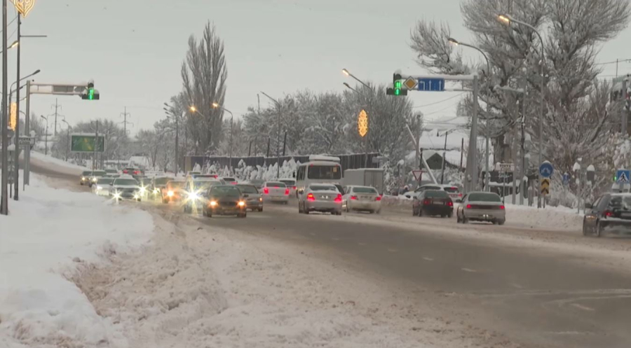 Тараздықтарды қалың қар әбігерге салды