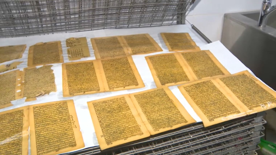 Две тысячи страниц редких книг и рукописей восстановили реставраторы за год