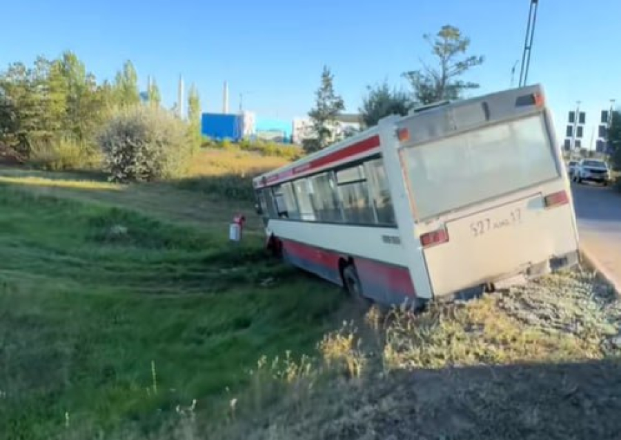 В Астане при ДТП с автобусом пострадали 14 человек