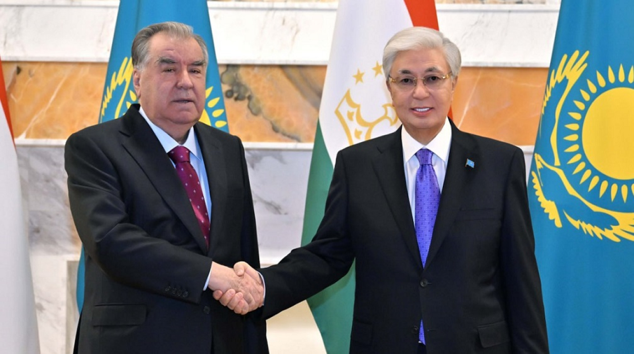 Глава государства встретился с Президентом Таджикистана