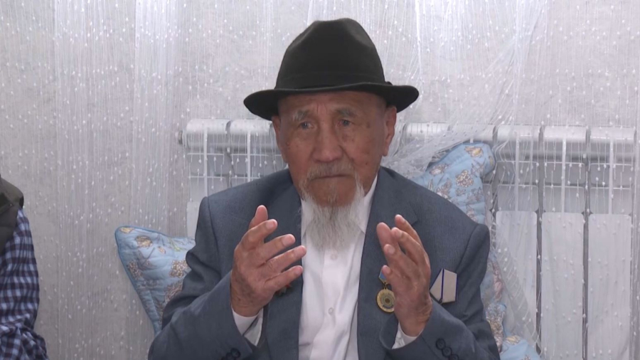 Шымкентте қарт майдангер жастарға ақ батасын берді