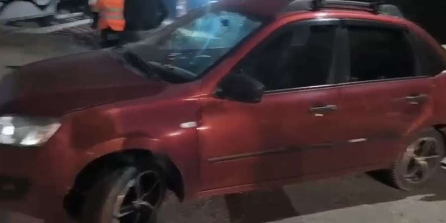 Водитель легковушки устроил ДТП на железной дороге