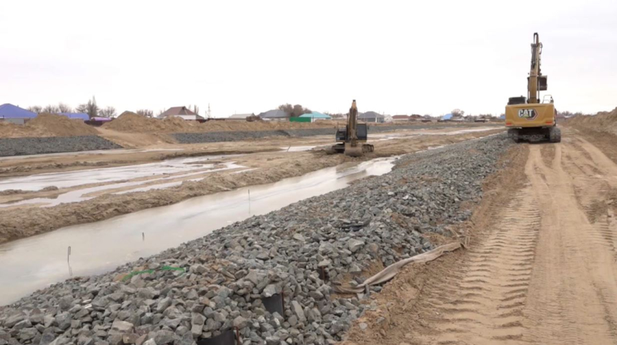 Атырауда өзендердің түбі тереңдетіліп жатыр