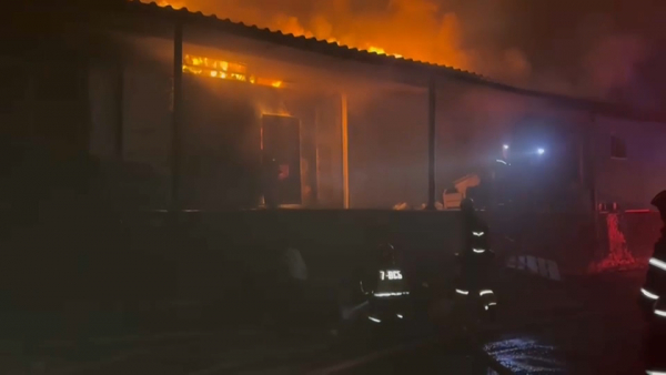 Крупный склад загорелся в Усть-Каменогорске