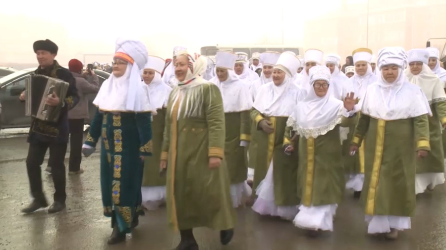 Көрісу күні: парад в национальных костюмах прошёл в Актобе