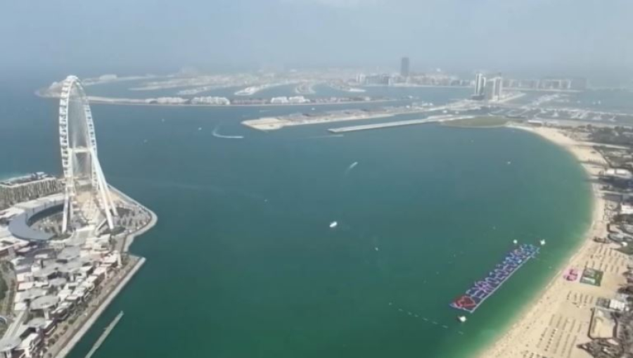 Пляжи ОАЭ закрыли из-за разлива нефти