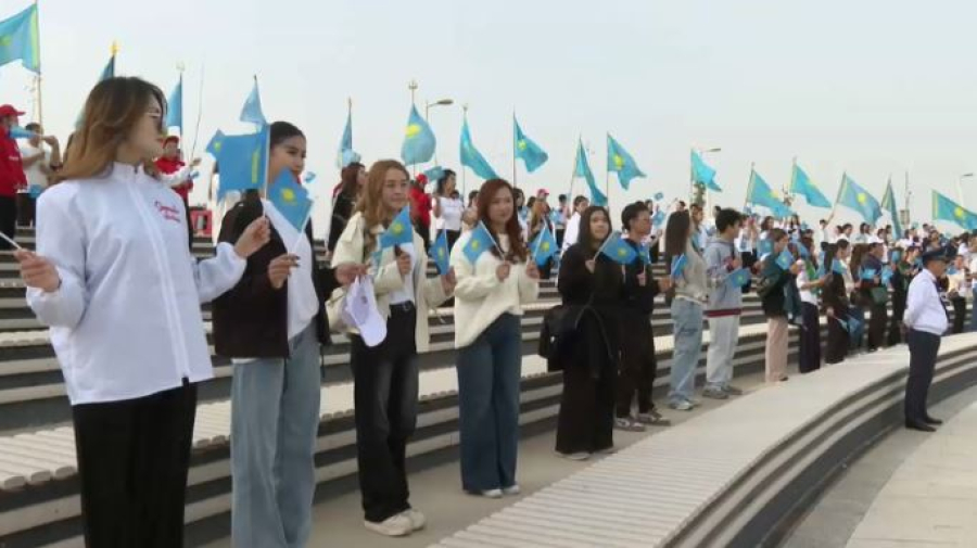 Церемония поднятия Государственного флага в Шымкенте