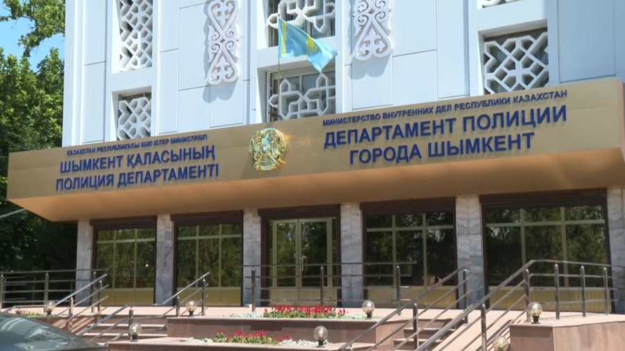 Шымкентте заңсыз сақталған тоғыз суық қару тәркіленді