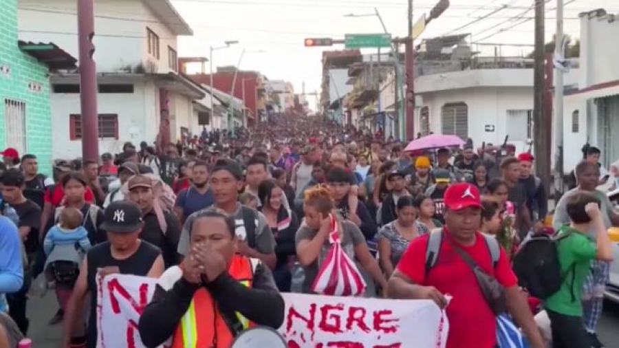 New York Times: мягкая политика Байдена привела к мощному потоку мигрантов в страну