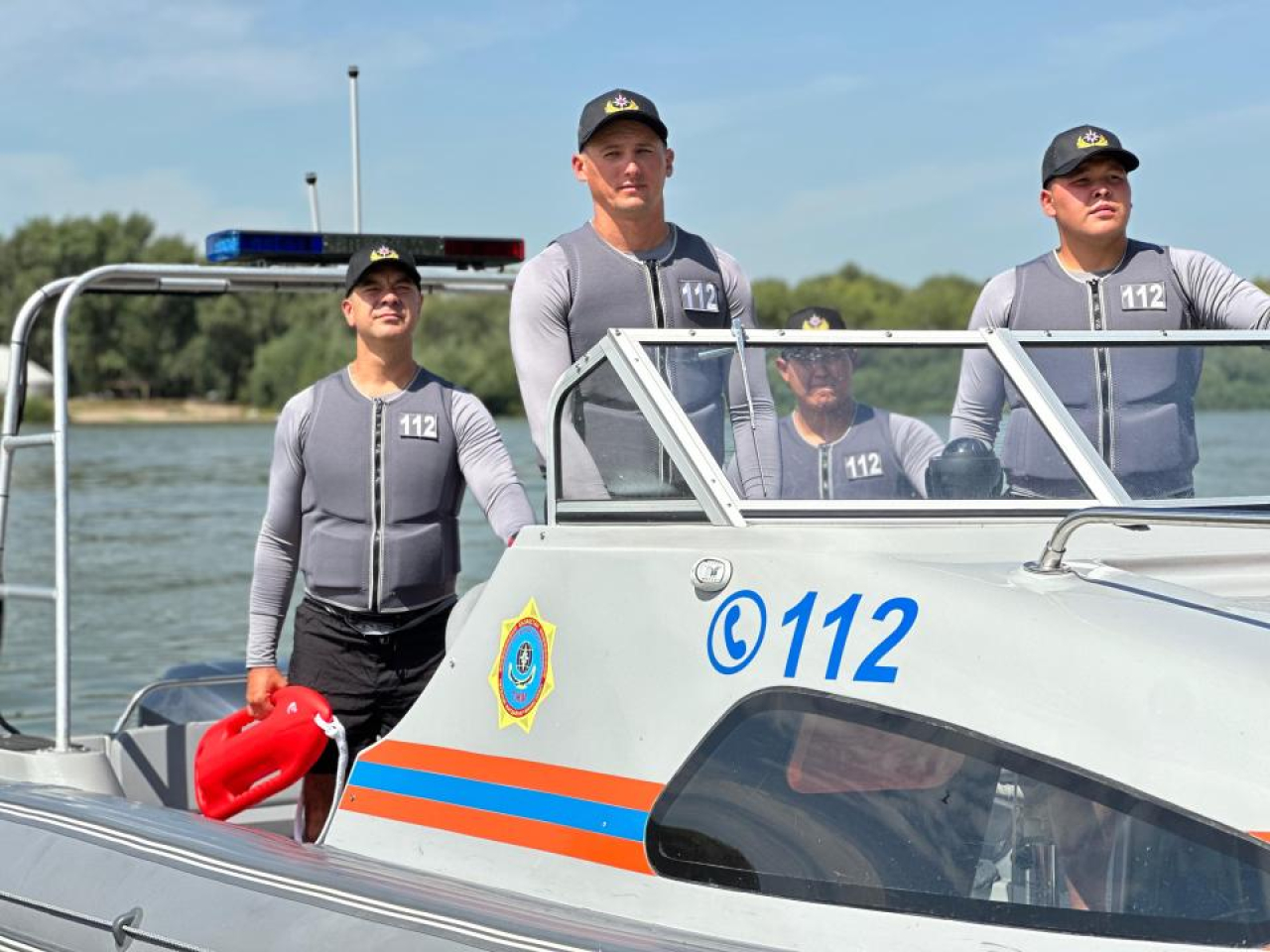 Спасатели усилили меры безопасности на водоёмах страны