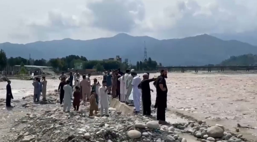 Число жертв наводнений в Пакистане достигло 72