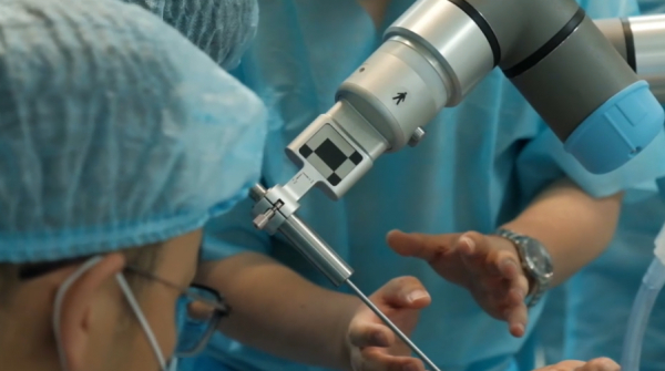 Қарағандыда робот-хирургтың көмегімен операция жасалды