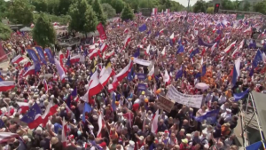 Полмиллиона человек вышли на митинг оппозиции в Польше
