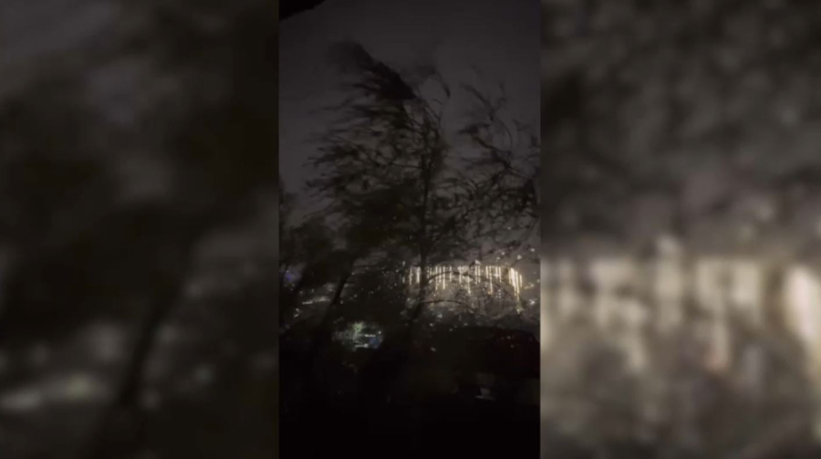 Шквалистый ветер и ливень обрушились на Алматы