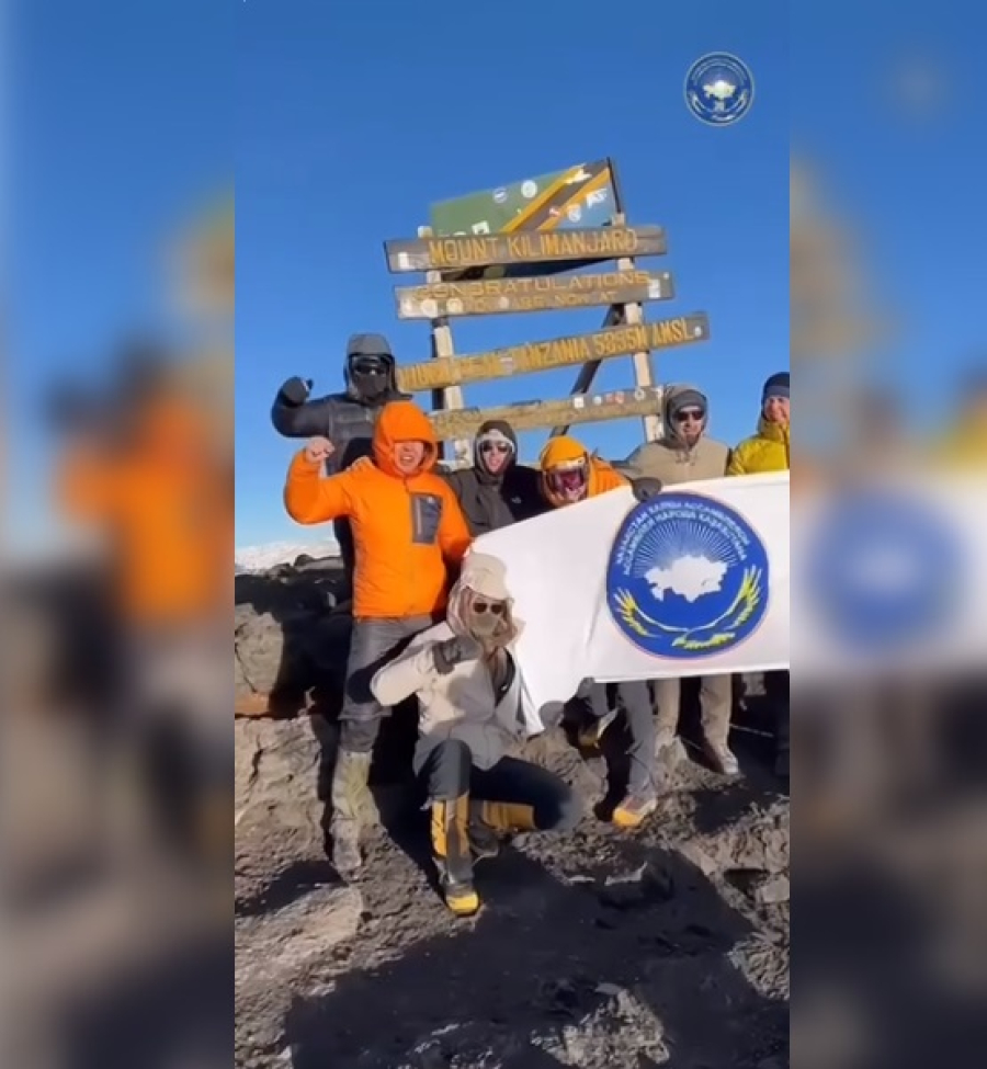 Пик Килиманджаро покорен в честь 30-летия народа Казахстана