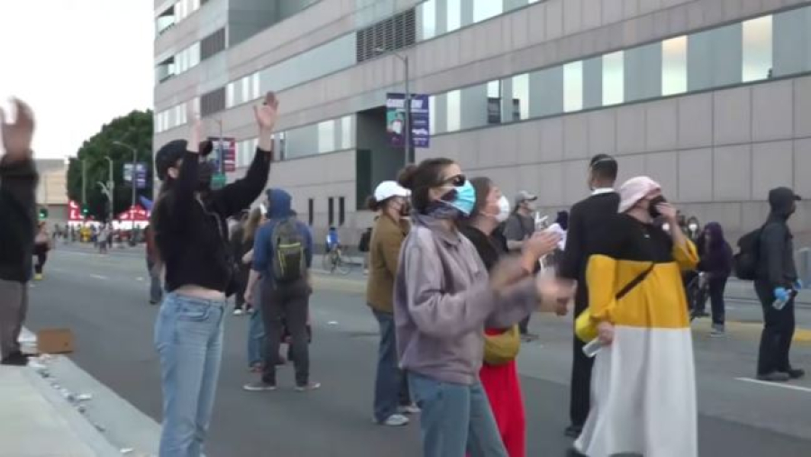 Массовые беспорядки в Лос-Анджелесе продолжаются несколько дней подряд