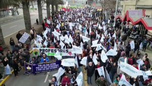 Учителя объявили национальную забастовку в Чили