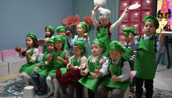 Қытайдағы қазақ балалары 8 наурыз мерекесін атап өтті