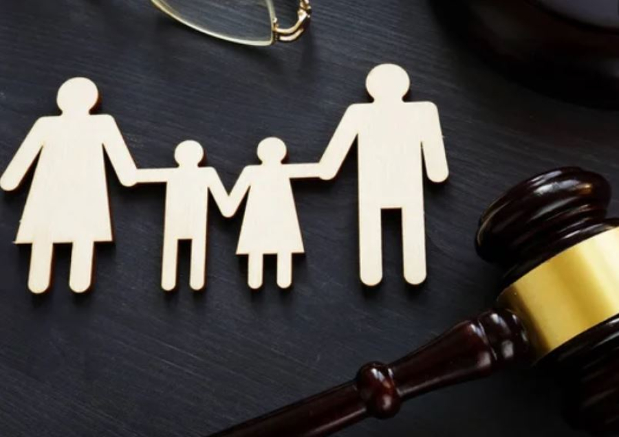 Горе-мать задолжала 10 млн тенге семерым детям