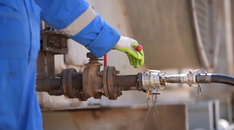 Нефть снова подорожала почти до $100