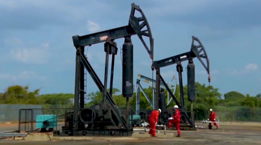 Цена нефти растёт на фоне атак США и Ирана