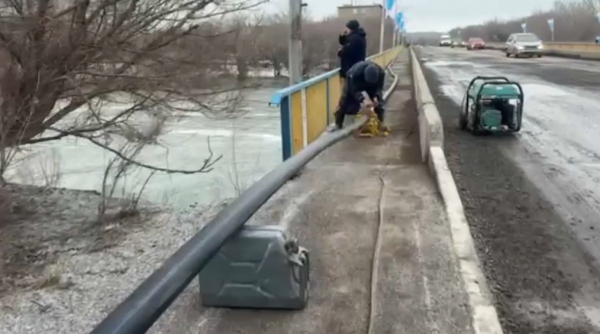 Теміртаудың оң жағалауына уақытша құбыр тартылды